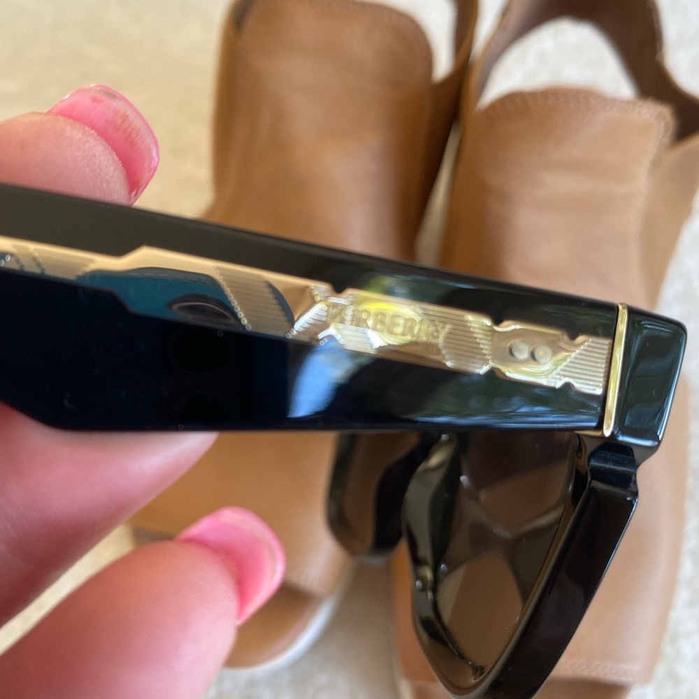 NEW, BURBERRY BLACK SQUARE SUNGLASSES! ABSOLUTELY GORGEOUS ! 🕶️🕶️🌻🌻 - Picture 5 of 15